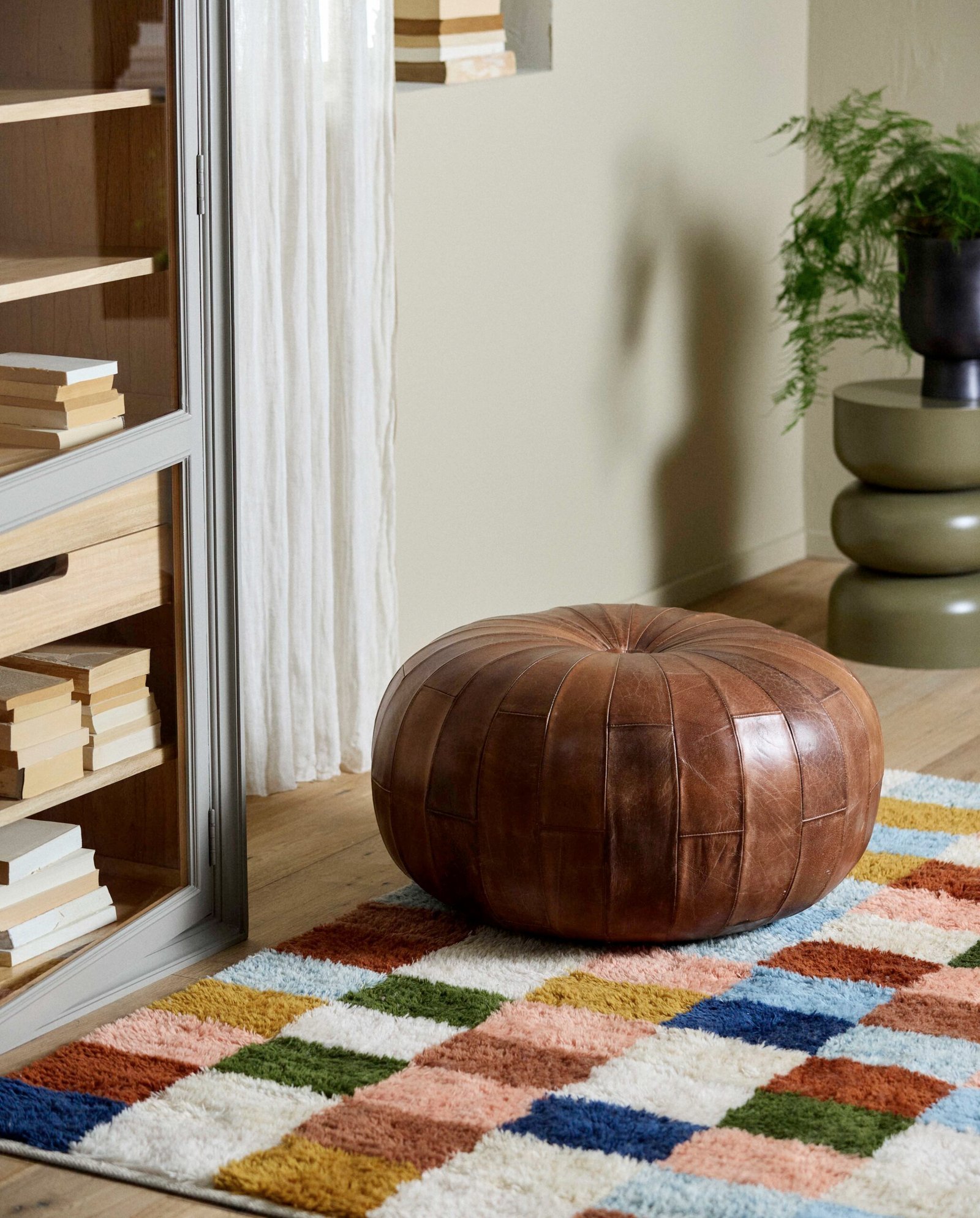 RUGBY leather pouf, round - brown