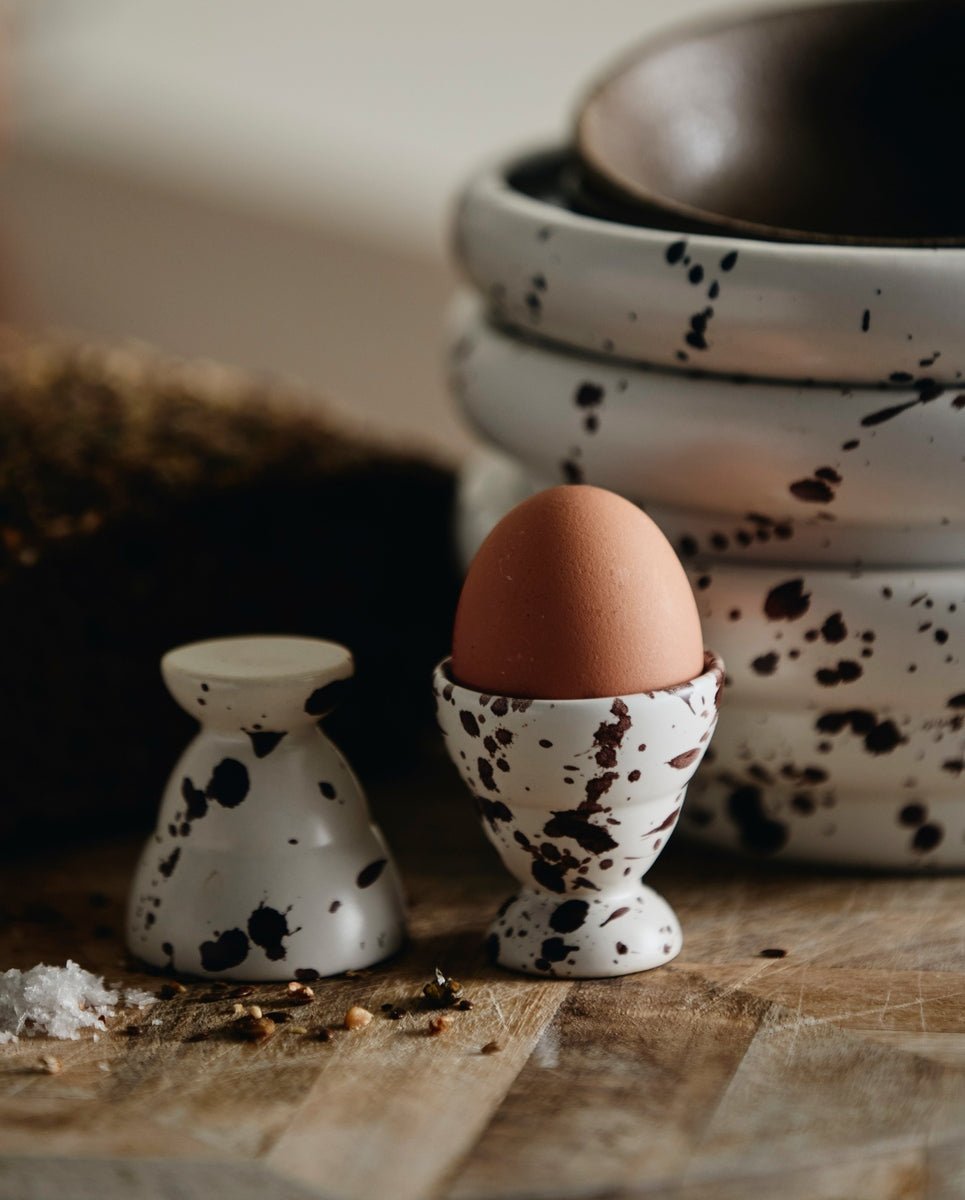 RIA egg cup w. splash - ivory