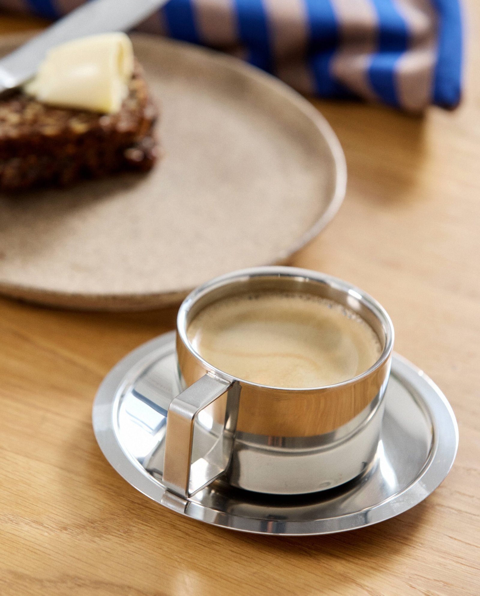 CITREA cup w/ saucer - chrome finish