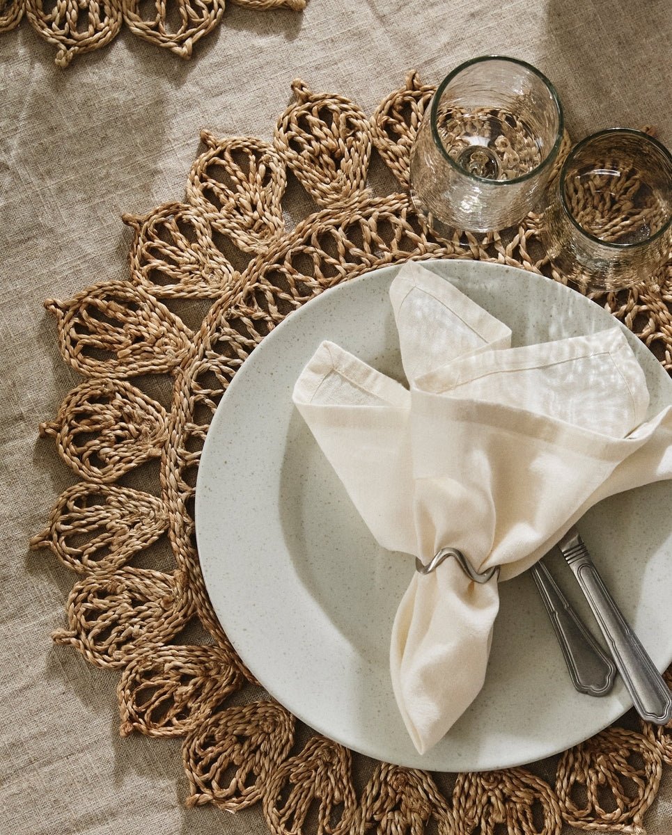 Napkin, ivory, hemmed