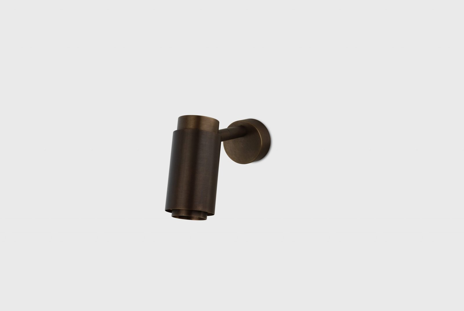 Donya Pivot Wall